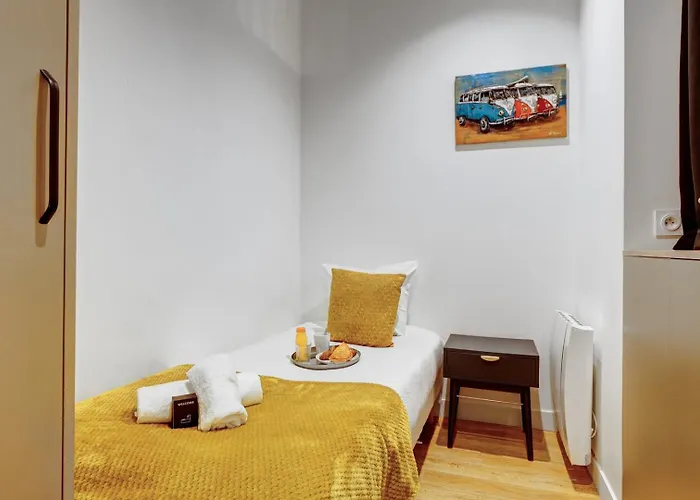 245 Mercedes - Superb In Apartment