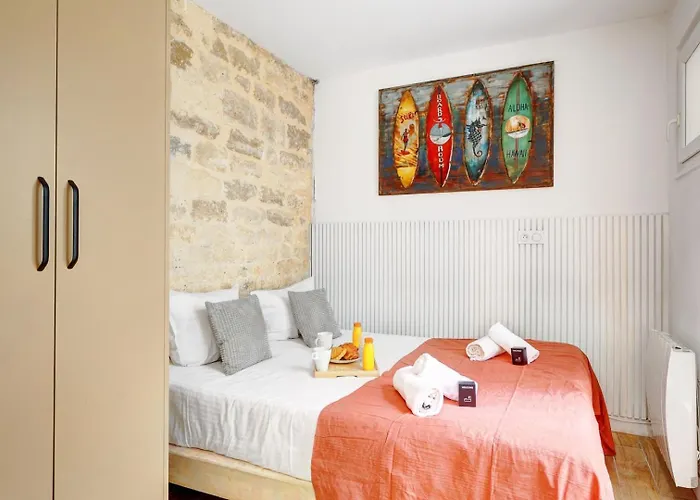 245 Mercedes - Superb In Apartment *